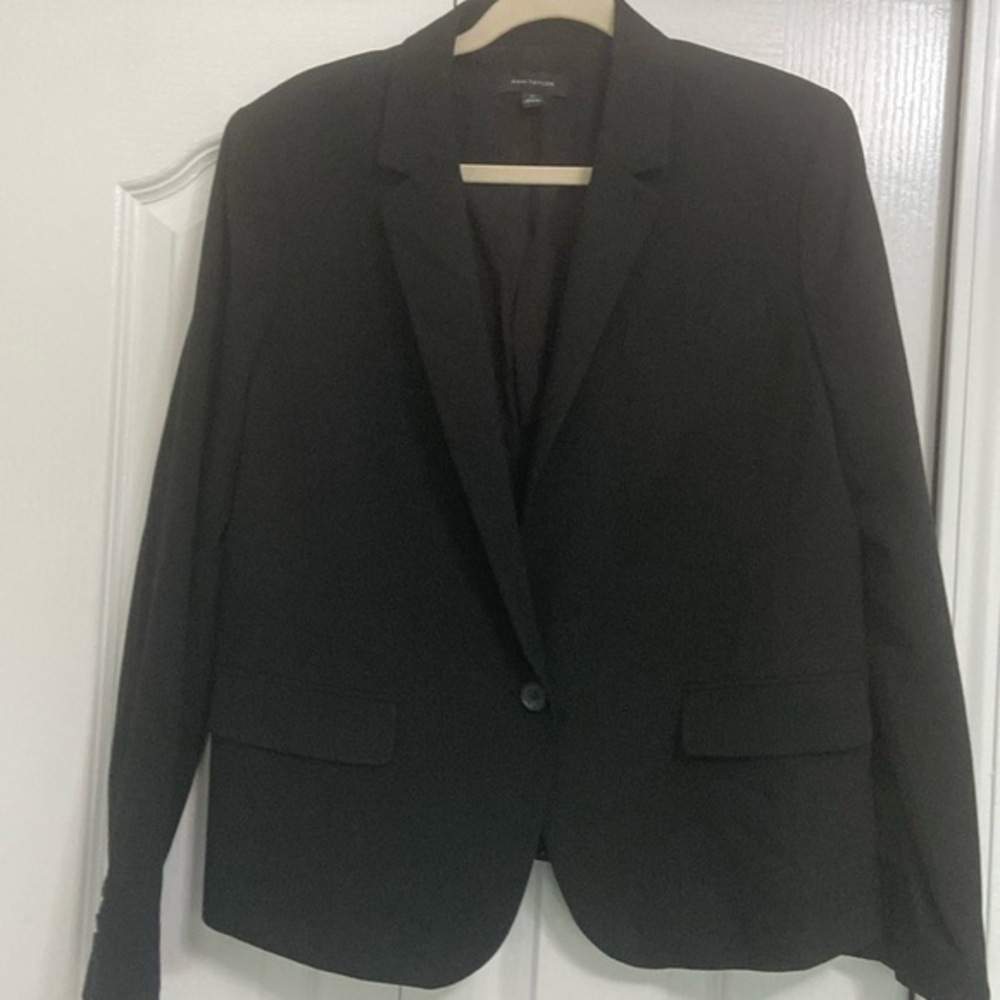 Ann Taylor black one button  blazer. Size 14. EUC.